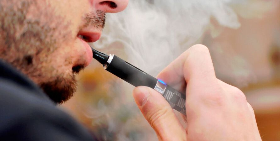 Рада підтримала заборону на куріння електронних сигарет у громадських місцях