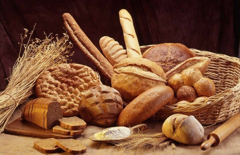 Ціна на хліб в Україні зросте більш ніж на третину: державні засіки виявилися порожніми