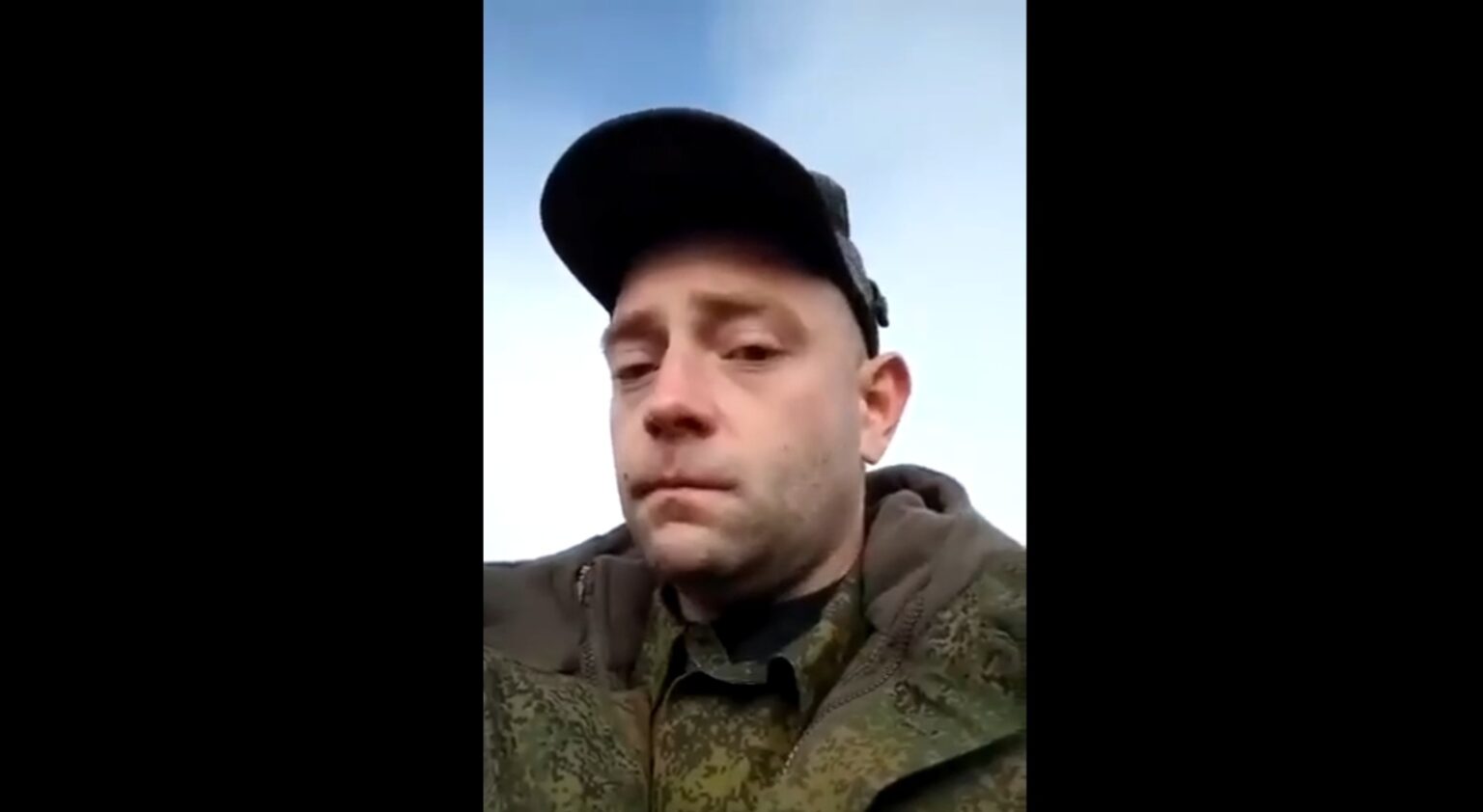 «Ні підготовки, ні стрільбищ»: мобілізовані росіяни, ледь не плачучи, розповідають, що їх одразу відправили на фронт (Відео)